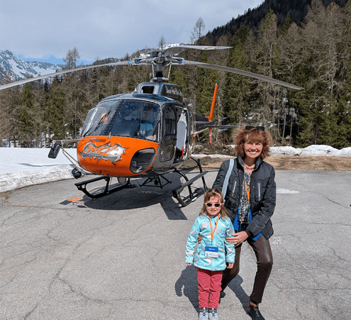 Éléonore survole le Mont-Blanc en hélicoptère