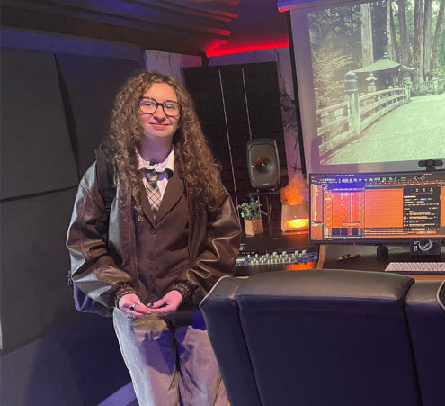 Elsa r&eacute;alise son r&ecirc;ve : enregistrer ses chansons aux c&ocirc;t&eacute;s de Marine Neven