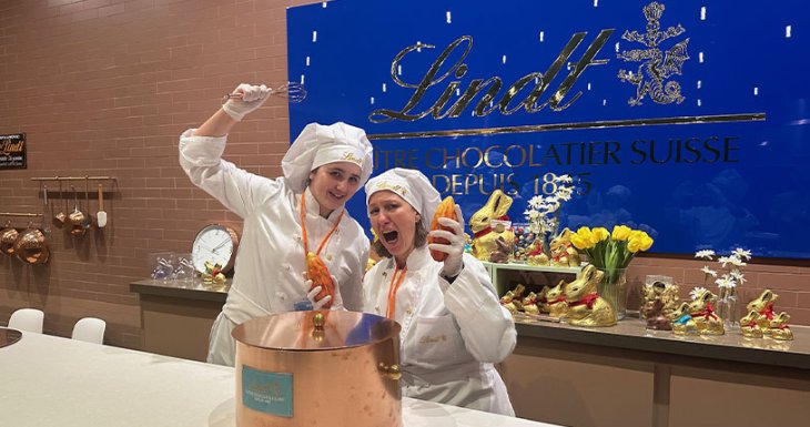 Des passionn&eacute;s de p&acirc;tisserie au Lindt Home of Chocolate 