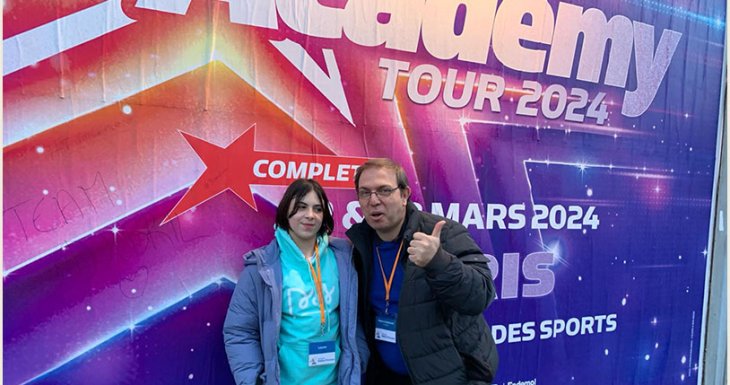 Louise rencontre les &eacute;l&egrave;ves de la Star Academy 
