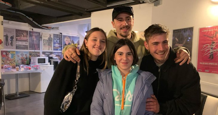 Louise rencontre les &eacute;l&egrave;ves de la Star Academy 