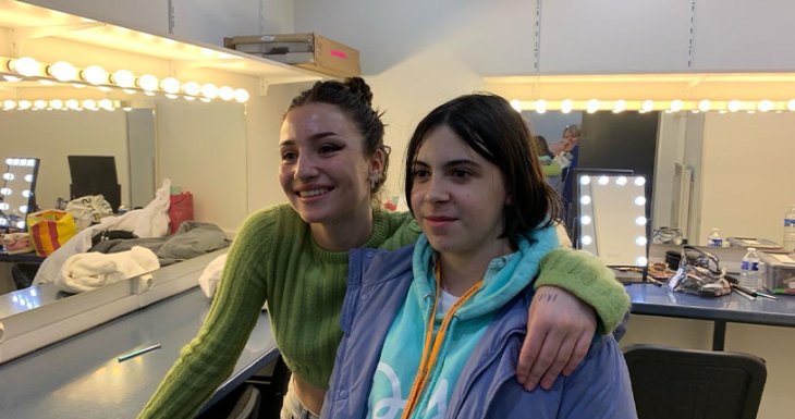 Louise rencontre les &eacute;l&egrave;ves de la Star Academy 