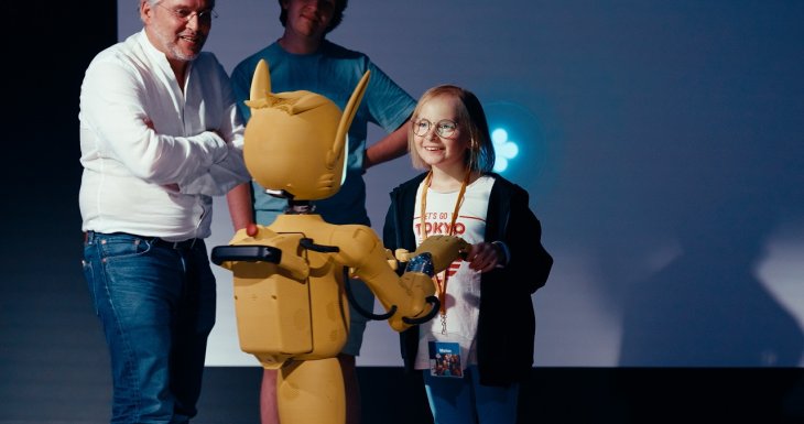 Marion danse avec des robots