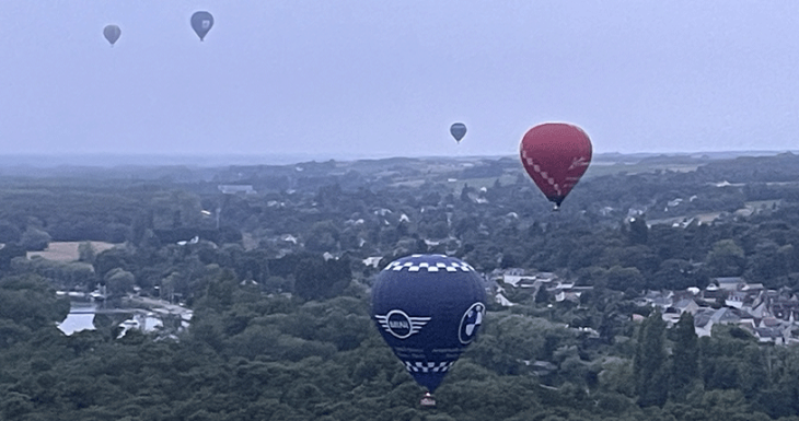 Riwan s&#039;envole en montgolfi&egrave;re 