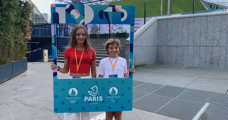 In&egrave;s et Coline assistent &agrave; l&#039;&eacute;preuve de Gymnastique