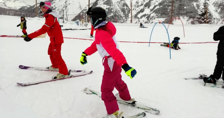 Skier et d&eacute;couvrir la montagne